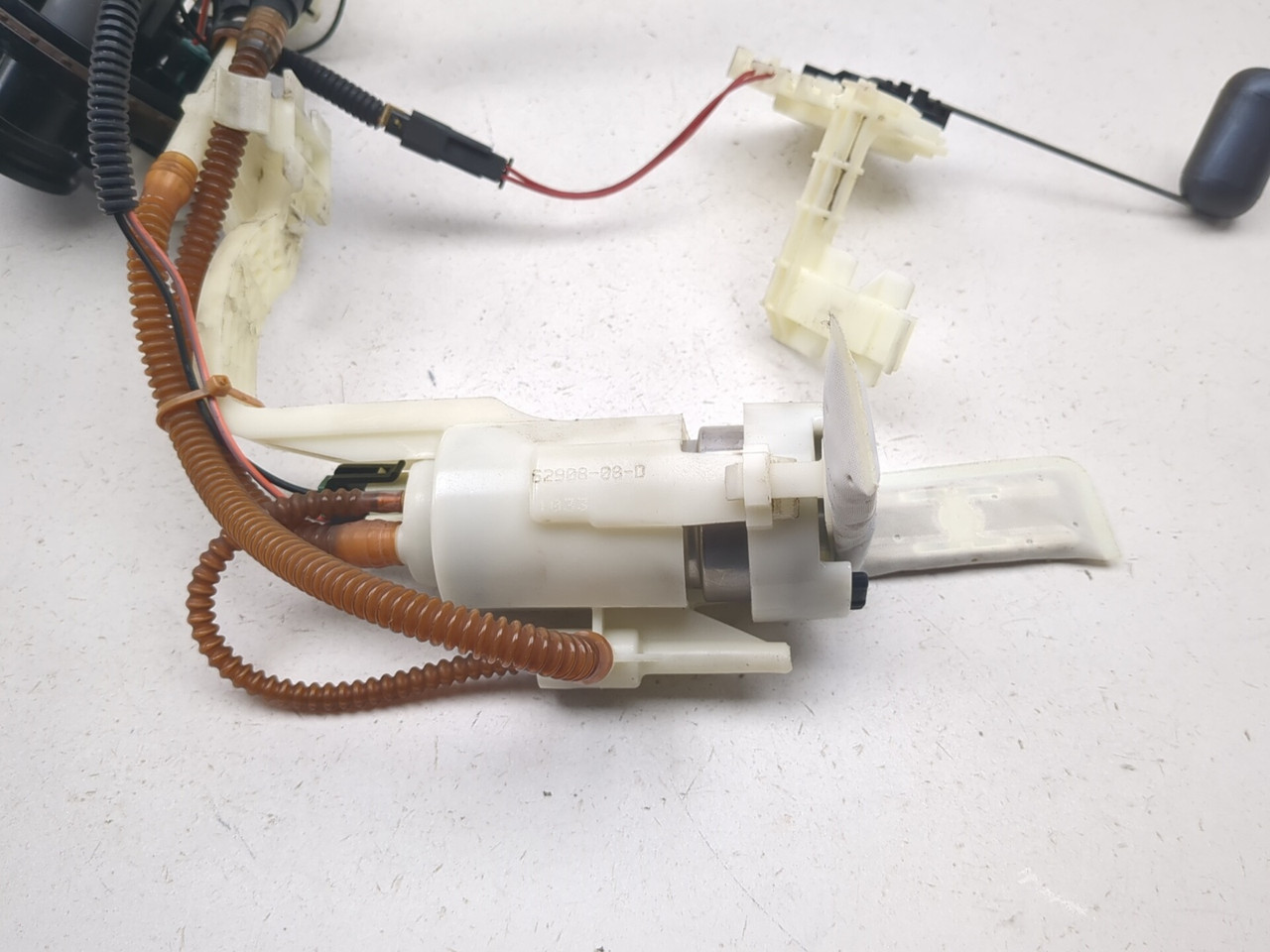 10-13 Harley-Davidson Road Glide FLTRX Fuel Pump Assembly 75069