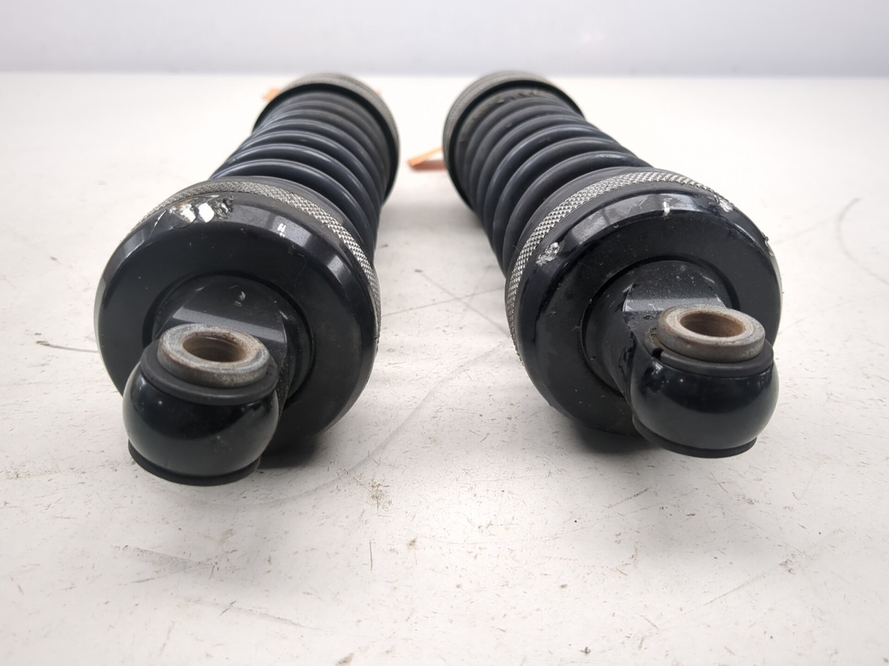 ストック 10-13 Harley Road Glide FLTRX PROGRESSIVE Rear Shock Absorber Set