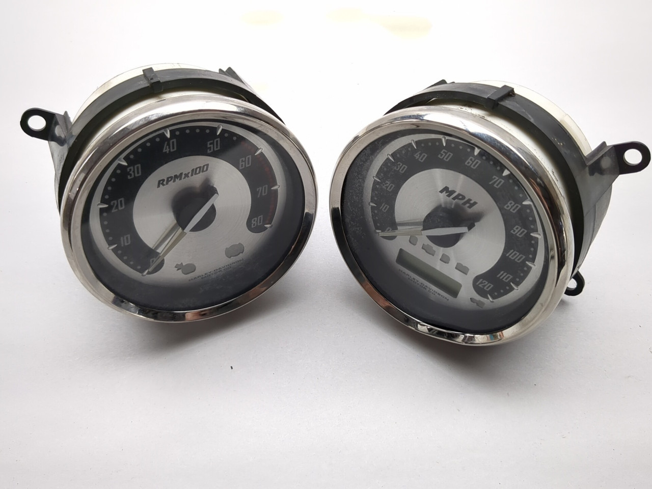 06-13 Harley HD CVO Ultra Classic FLHTCUSE3 Speedometer Tach Gauge