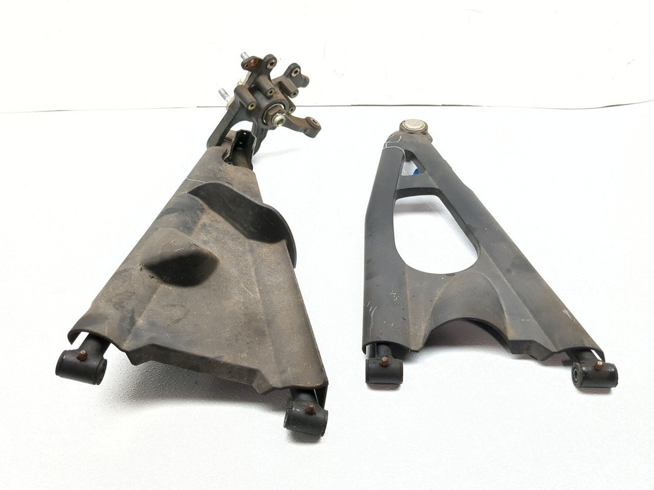 08-12 Can Am Spyder RT SE5 Front Right Upper Lower A-Arm Set - Sun