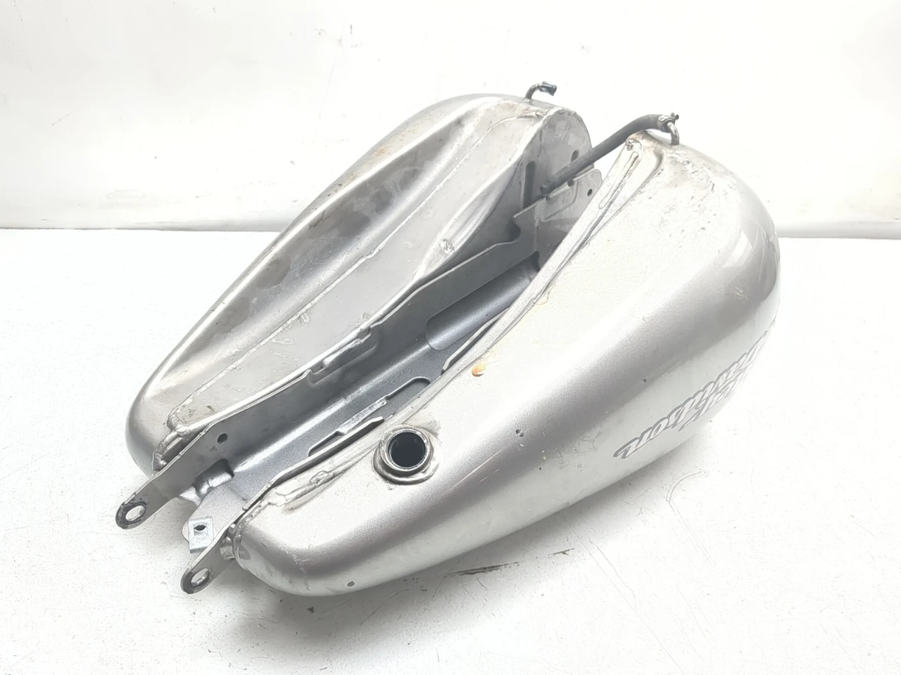 06-10 Harley Davidson FXD Dyna Super Glide Fuel Gas Petrol Tank