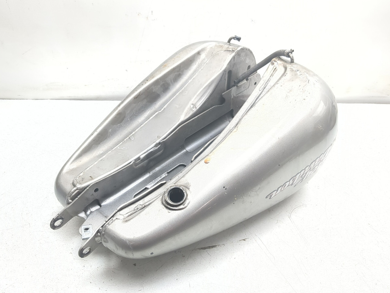 06-10 Harley-Davidson FXD Dyna Super Glide Fuel Gas Petrol Tank