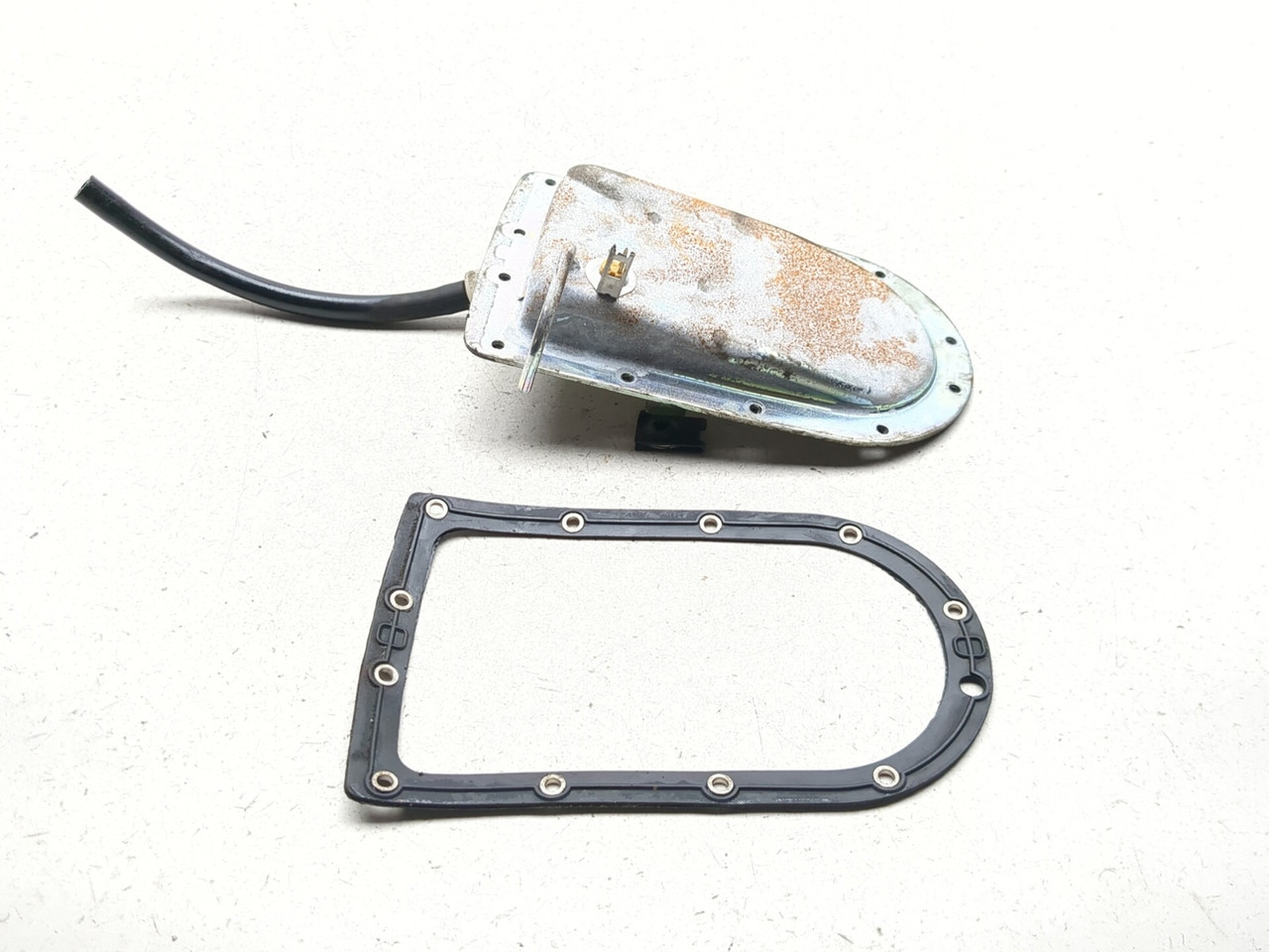 06-14 Harley FXDC Dyna Super Glide Custom Fuel Pump Top Plate