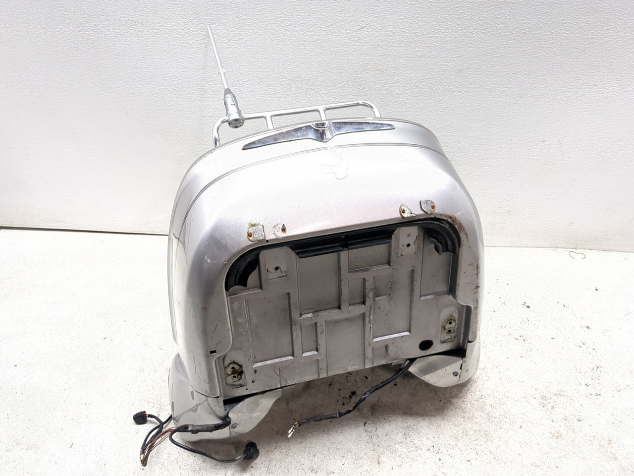 99-13 Yamaha Royal Star Venture XVZ1300 Rear Travel Trunk Assembly