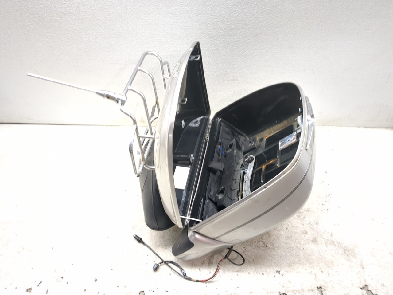 99-13 Yamaha Royal Star Venture XVZ1300 Rear Travel Trunk Assembly