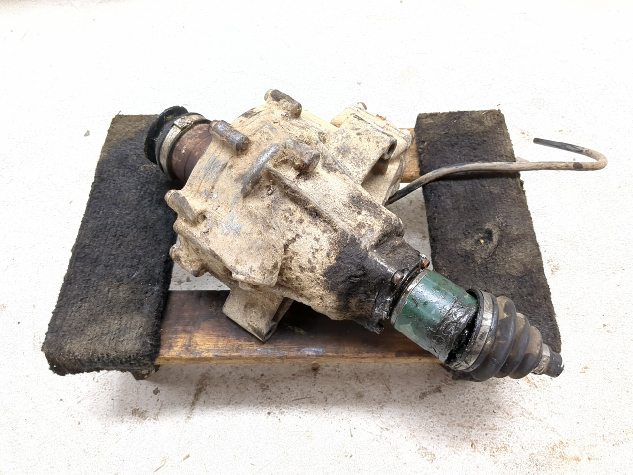 93-00 Kawasaki Mule 2510 KAF620 Front Differential 13101-1190