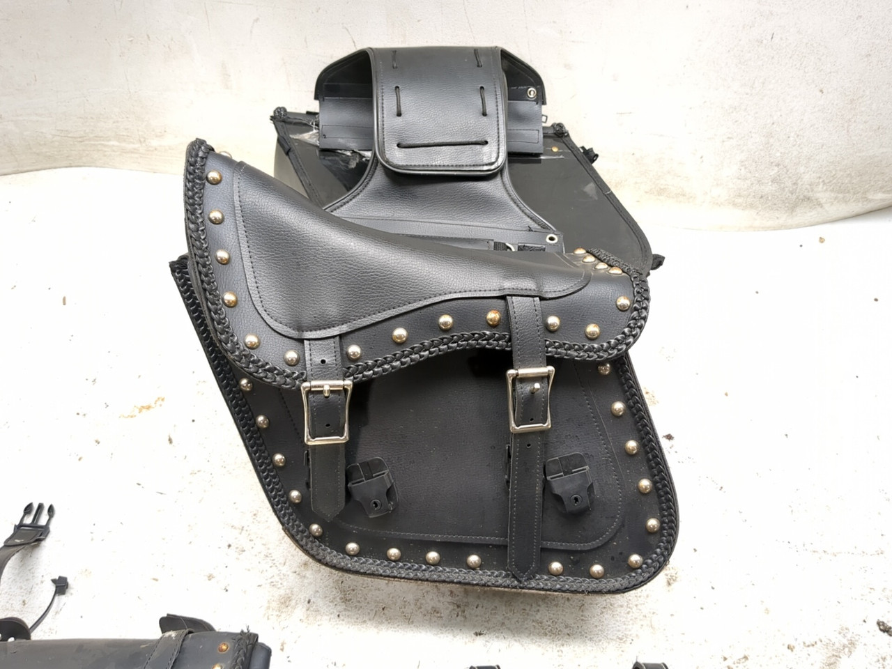 98-04 Suzuki VL1500 intruder LC Rear Saddlebag Tool Bag Kit Set