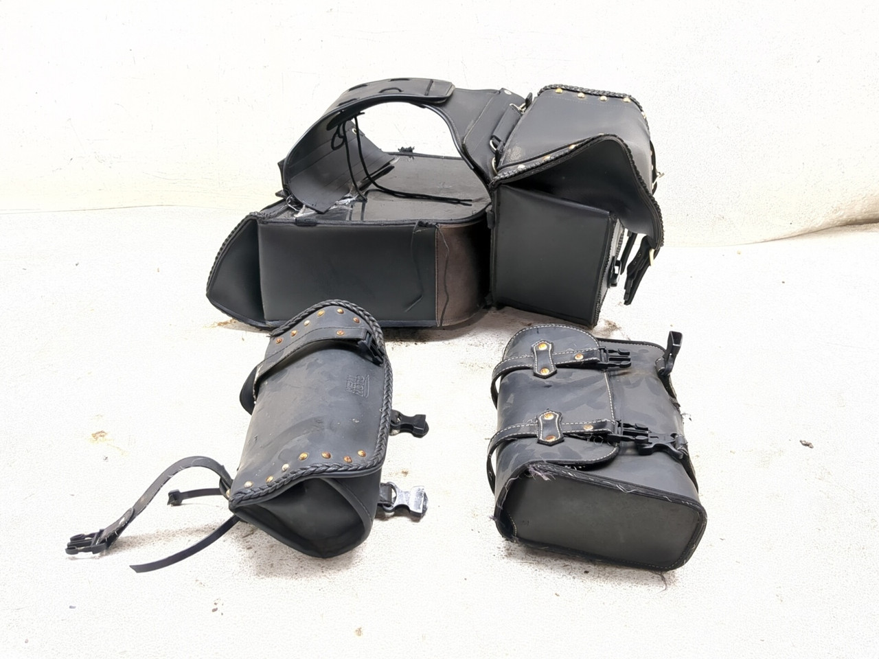 98-04 Suzuki VL1500 intruder LC Rear Saddlebag Tool Bag Kit Set