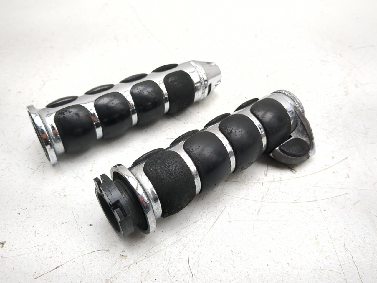98-04 Suzuki VL1500 intruder LC Front Kuryakyn ISO Grip Set - Sun