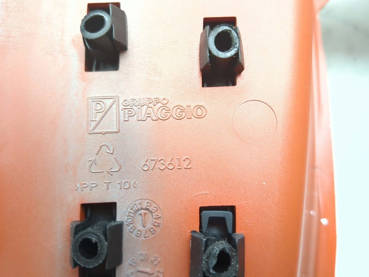 18-25 Vespa Sprint 50 Floorboard 673612 - Sun Coast Cycle Sports