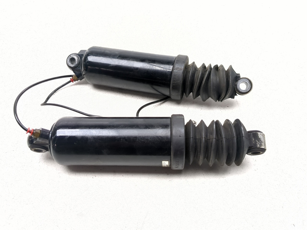 04-06 Harley Road King Custom FLHRSI Rear Left Right Air Shock Set