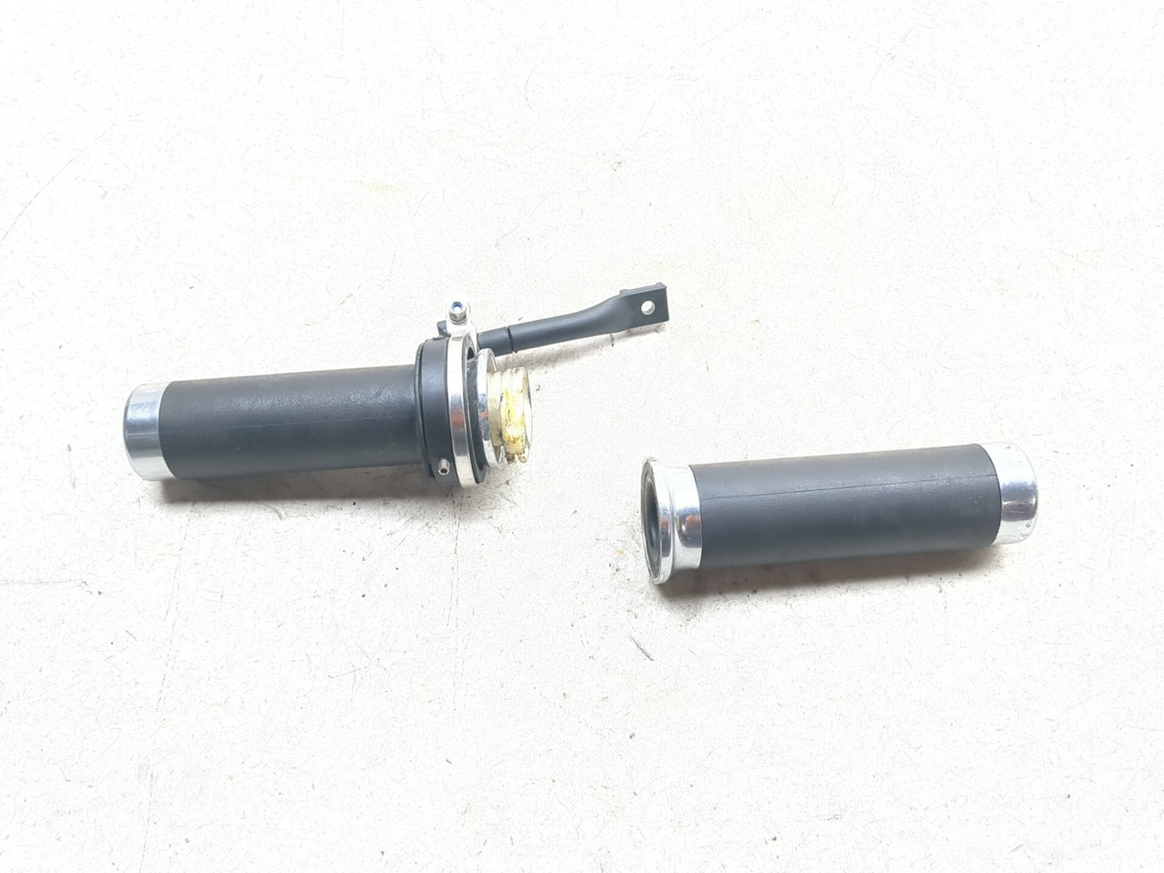 97-07 Honda Shadow Spirit VT1100C Front Handlebar Grip Set - Sun