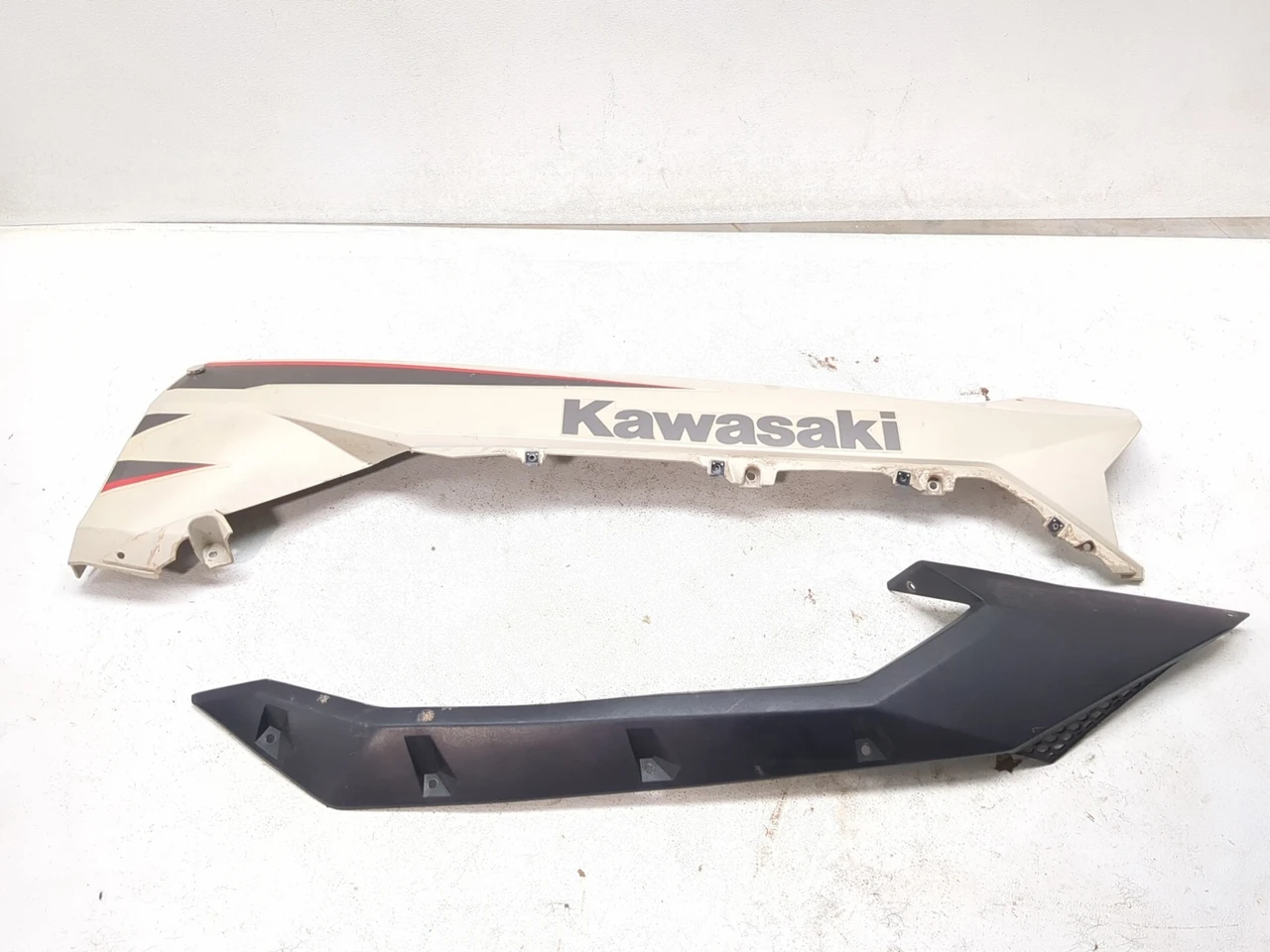 20-26 Kawasaki KRX KRF Teryx 1000 Rear Left Fender Panel 35023