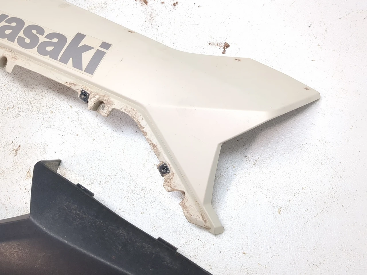 20-26 Kawasaki KRX KRF Teryx 1000 Rear Left Fender Panel 35023