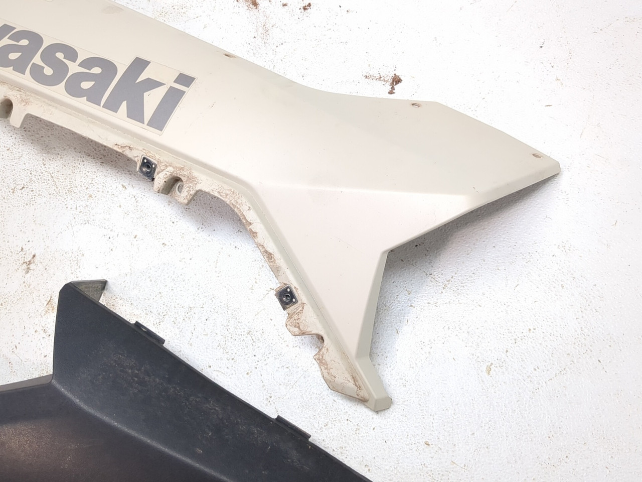 20-26 Kawasaki KRX KRF Teryx 1000 Rear Left Fender Panel 35023