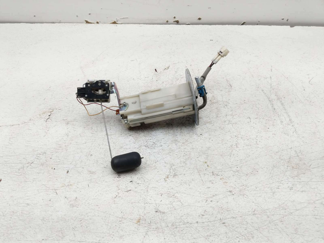 13 Suzuki DL650 V Strom Petrol Gas Fuel Pump Assembly 15100-11J00