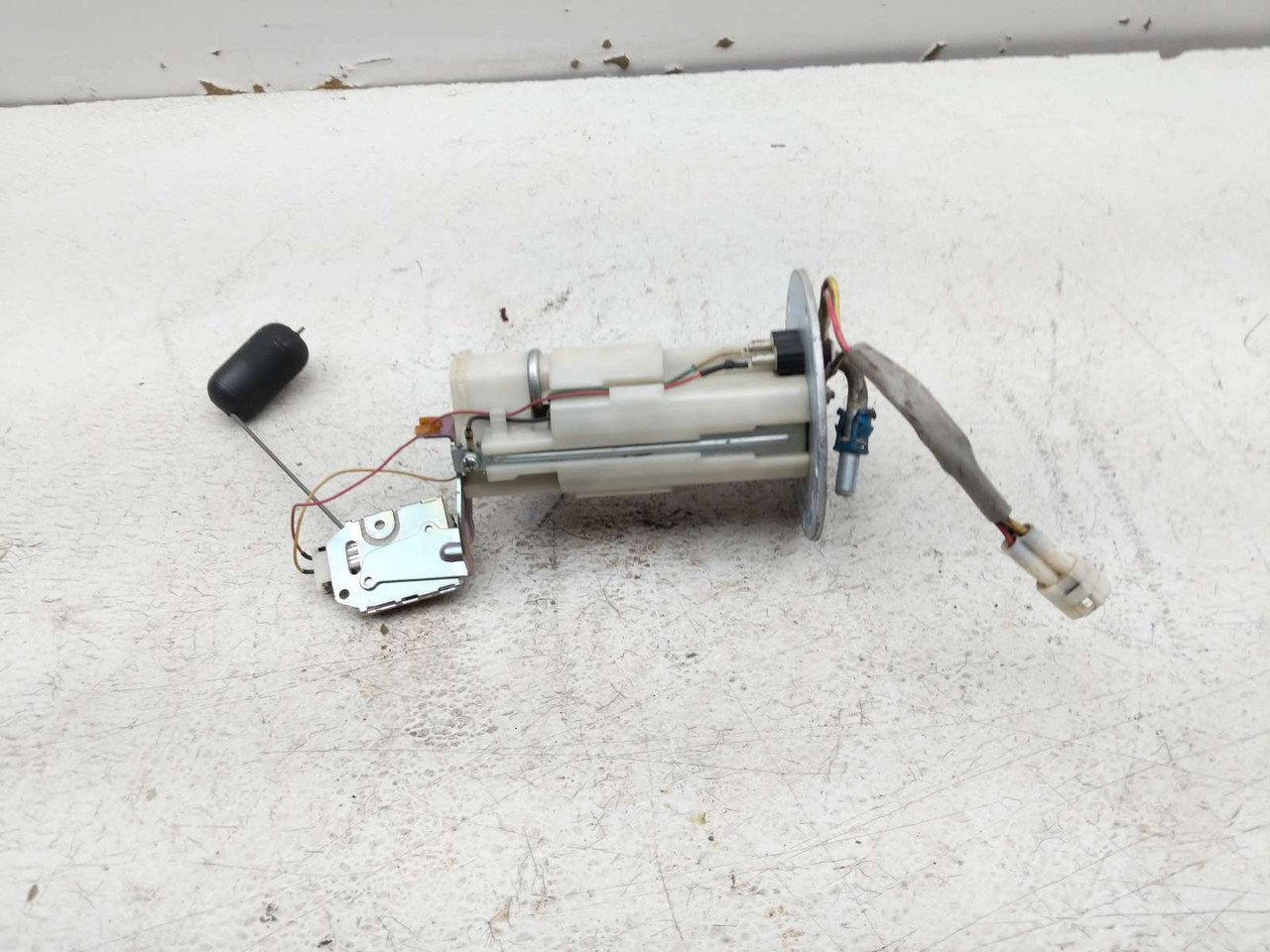 13 Suzuki DL650 V Strom Petrol Gas Fuel Pump Assembly 15100-11J00
