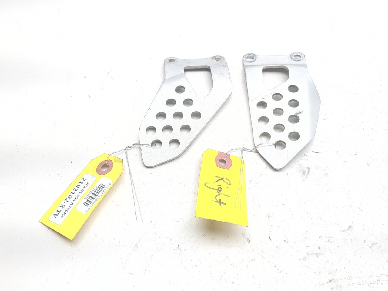04 05 Suzuki GSXR 600 750 Left & Right Heel Guard Set Rear - Sun