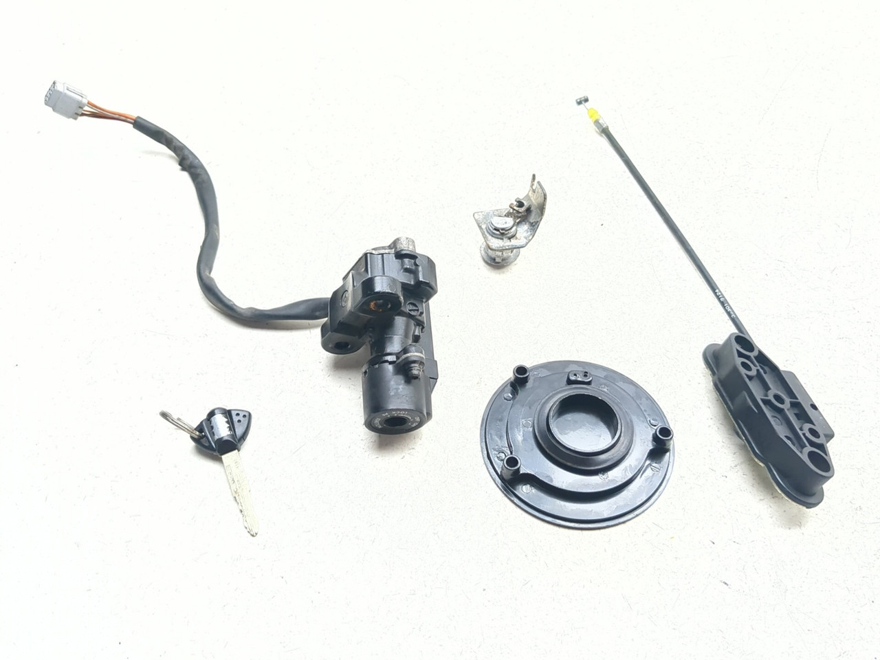 07 08 Suzuki GSXR 1000 Ignition Fuel Gas Cap Seat Lock Seat Latch
