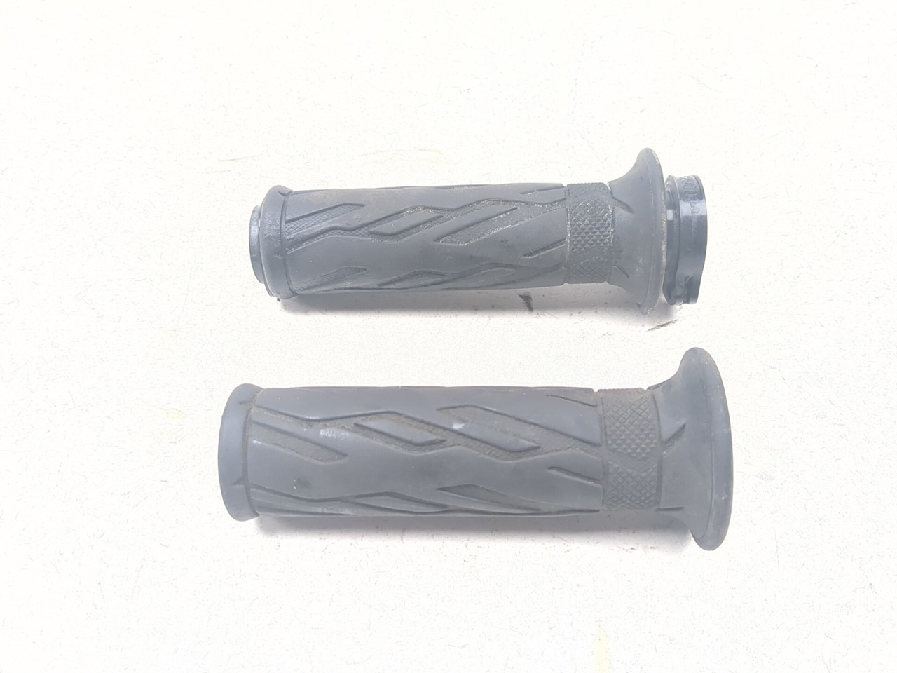 08-20 Suzuki Hayabusa GSX1300R Front Left Right Handlebar Grip Set