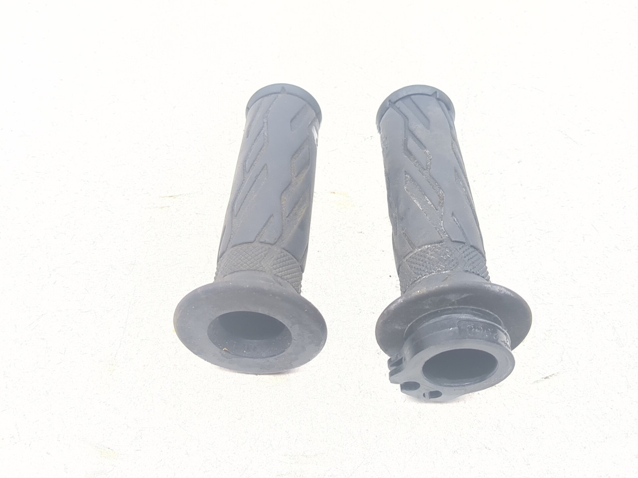 08-20 Suzuki Hayabusa GSX1300R Front Left Right Handlebar Grip Set