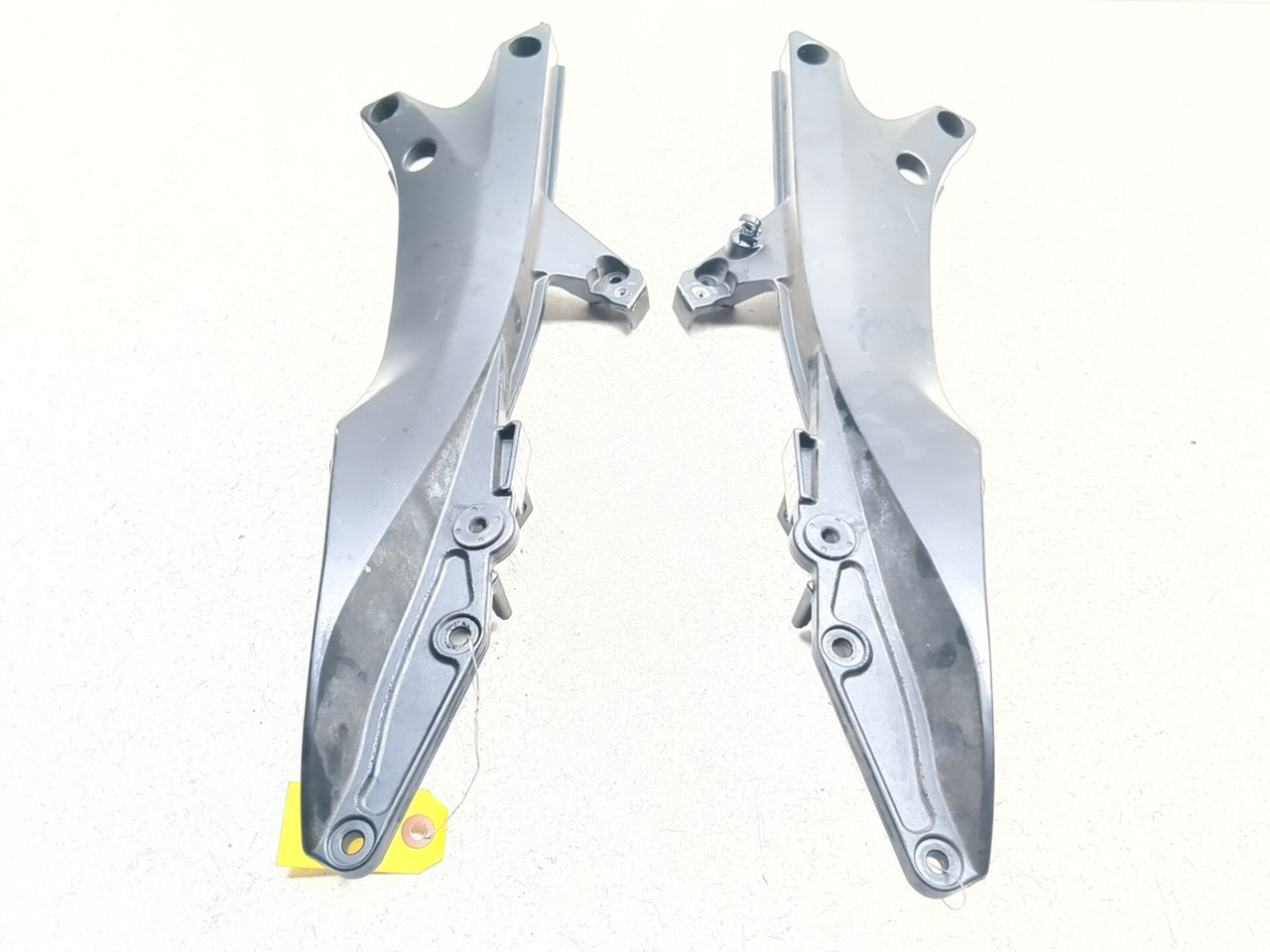 い 07 08 Suzuki GSXR 1000 Rear Left Right Subframe Chassis Cover