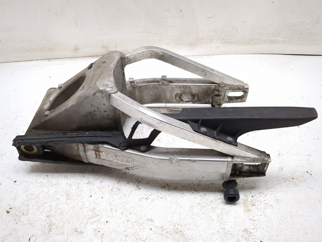 ととと 99-07 Suzuki Hayabusa GSX1300R Rear Swingarm 61000-24F30 - Sun