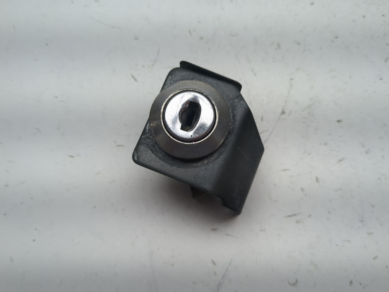 99-07 Suzuki Hayabusa GSX1300R Upper Triple Tree Ignition Seat