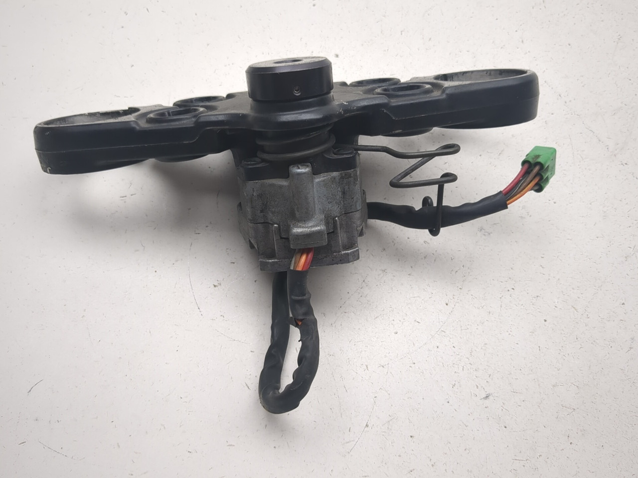 99-07 Suzuki Hayabusa GSX1300R Upper Triple Tree Ignition Seat