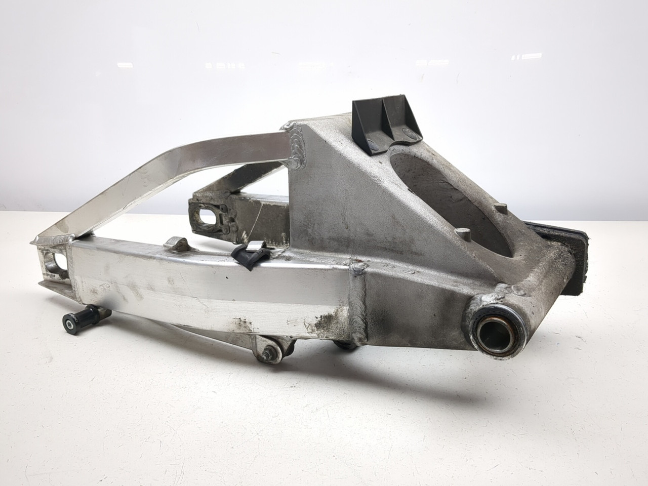 99-07 Suzuki Hayabusa GSX1300R Rear Swingarm 61000-24F00 - Sun