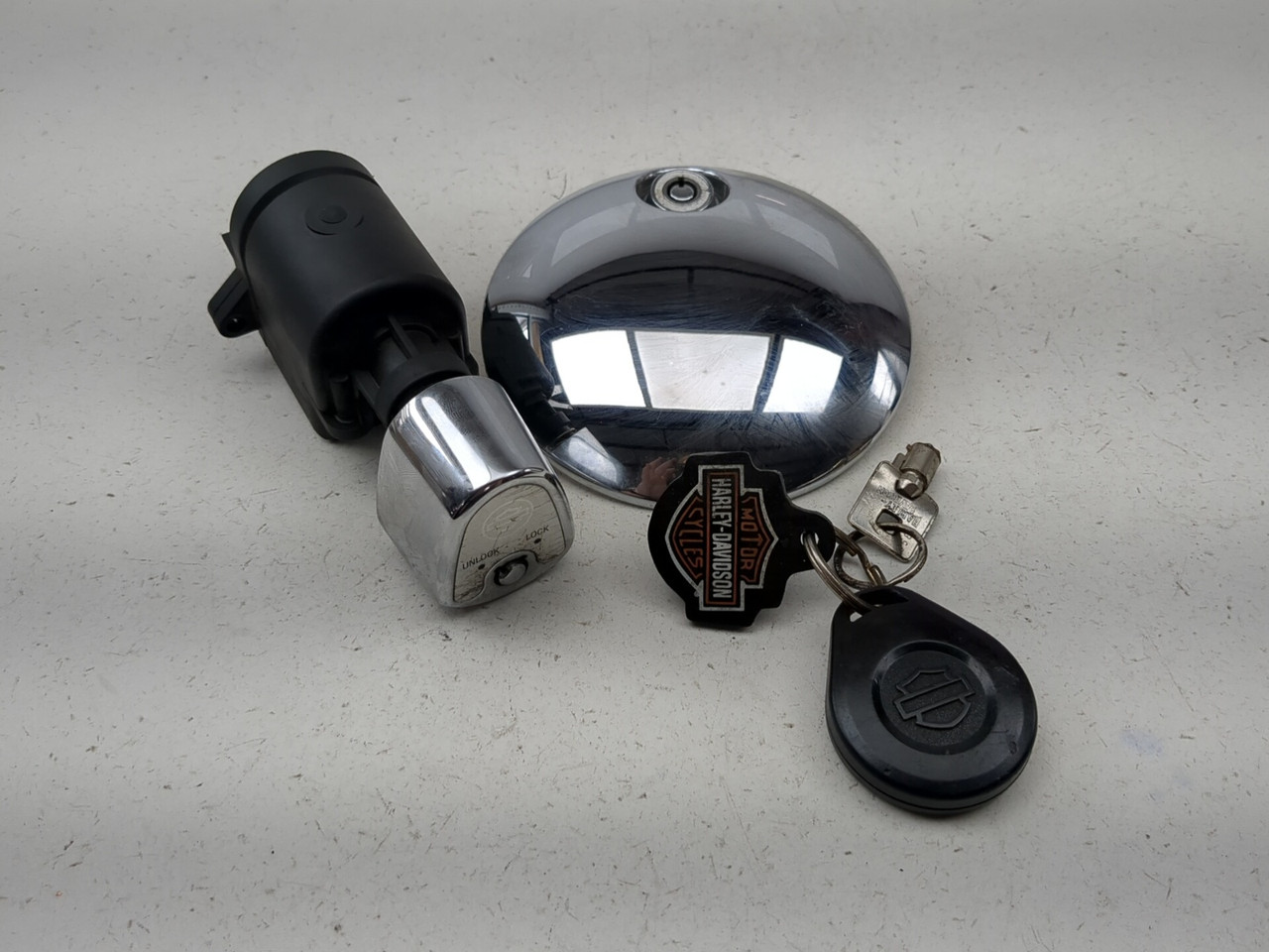 07-13 Harley Street Glide FLHX Ignition Switch Fuel Cap with Key