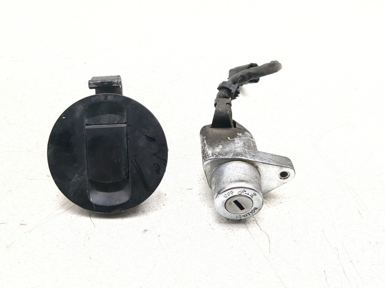 06-09 Victory Vegas 8 Ball Front Ignition Switch Gas Cap no Key