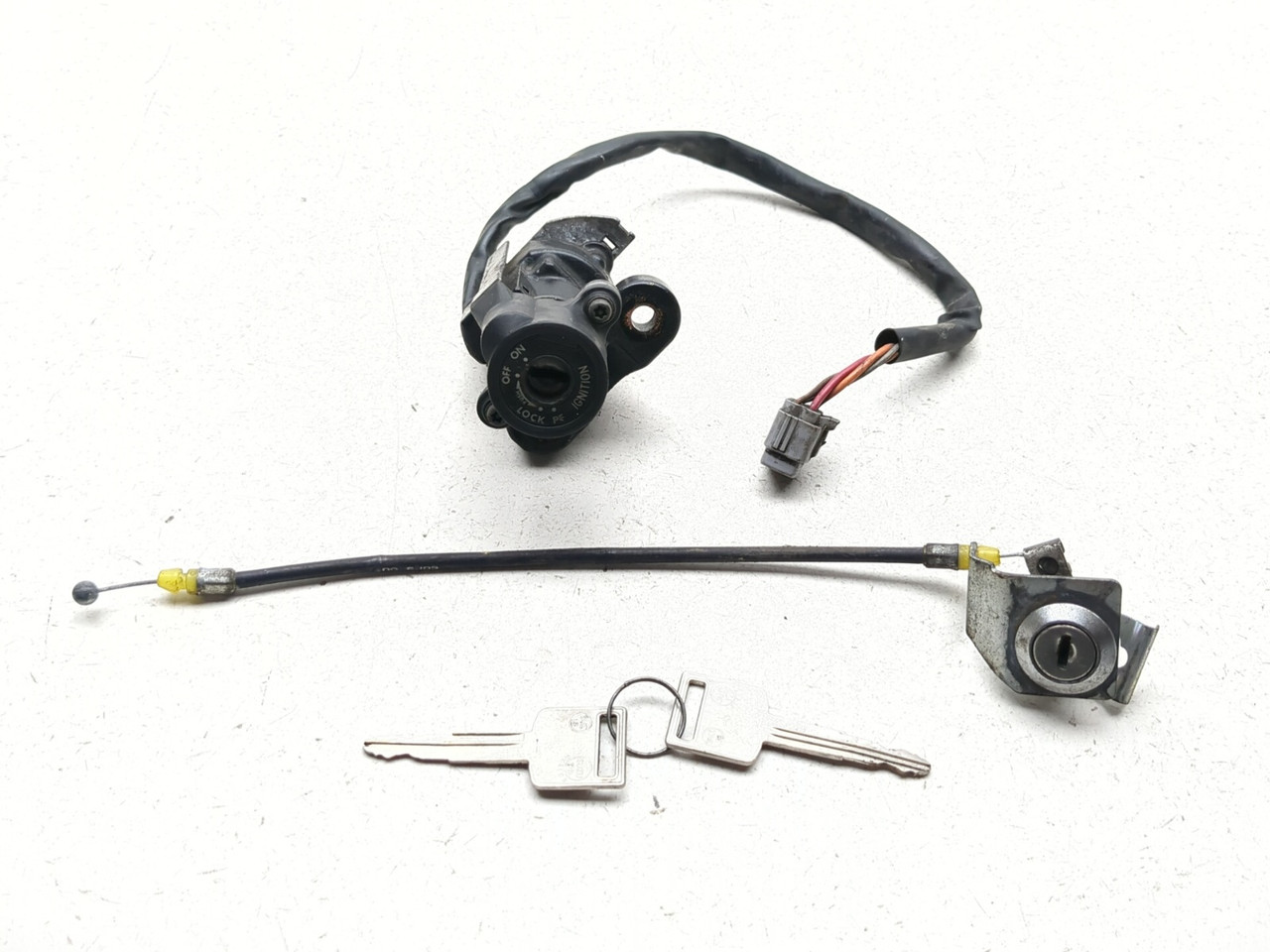 06-07 Suzuki GSXR 600 750 Ignition Seat Lock with Key Set 37100