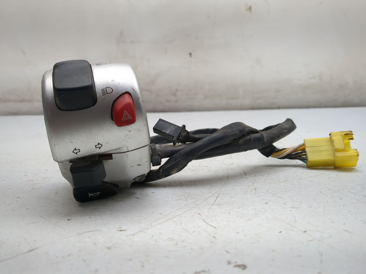 06-24 Suzuki VZR1800 M109R Boulevard Front Left Handlebar Switch