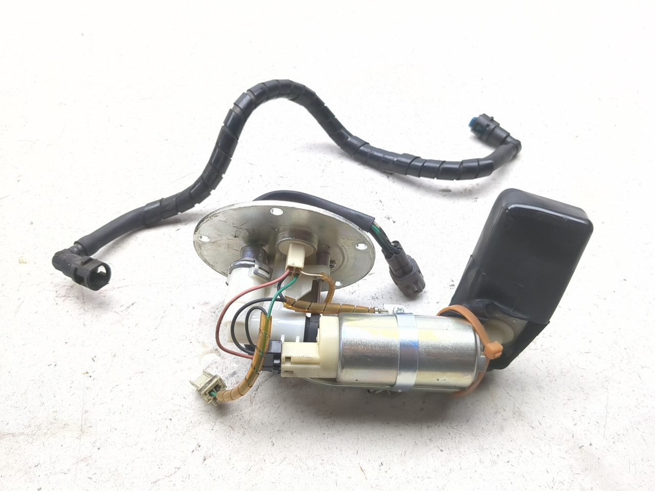 06-17 Suzuki VZR1800 M109R Boulevard Fuel Pump Hose Set 15100