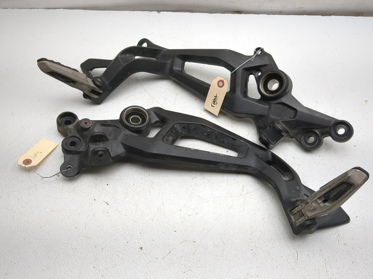 メイルリバース　パーツ 21-25 Ducati Monster 937 Left Right Rearset Mounting Bracket