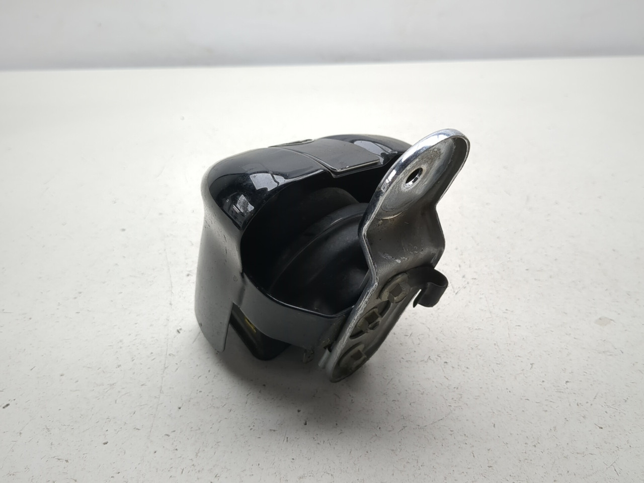 17-23 Harley Davidson Road Glide FLTRXS Side Left Horn Assembly