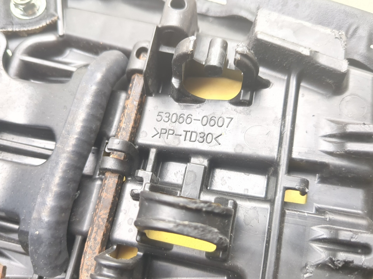 24-26 Kawasaki Ninja ZX-6R ZX600 Rear Passenger Seat 53066-0607