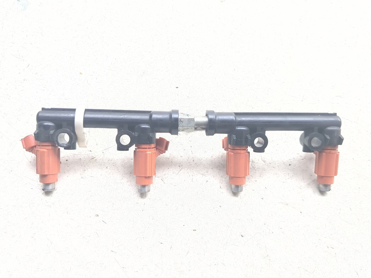 24-26 Kawasaki Ninja ZX-6R ZX600 Fuel Rail Injector Assembly 49033