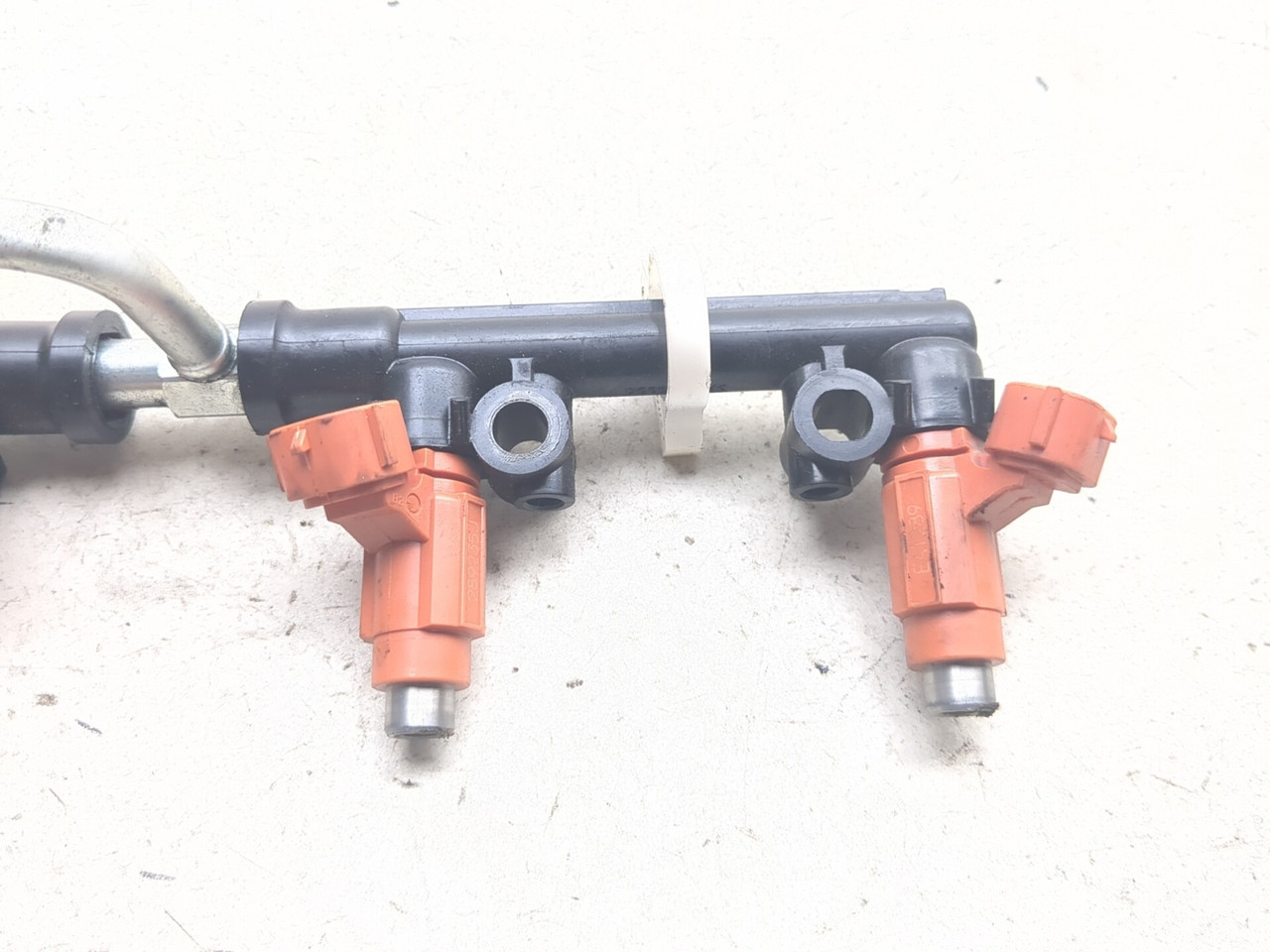【るか】 24-26 Kawasaki Ninja ZX-6R ZX600 Fuel Rail Injector Assembly 49033