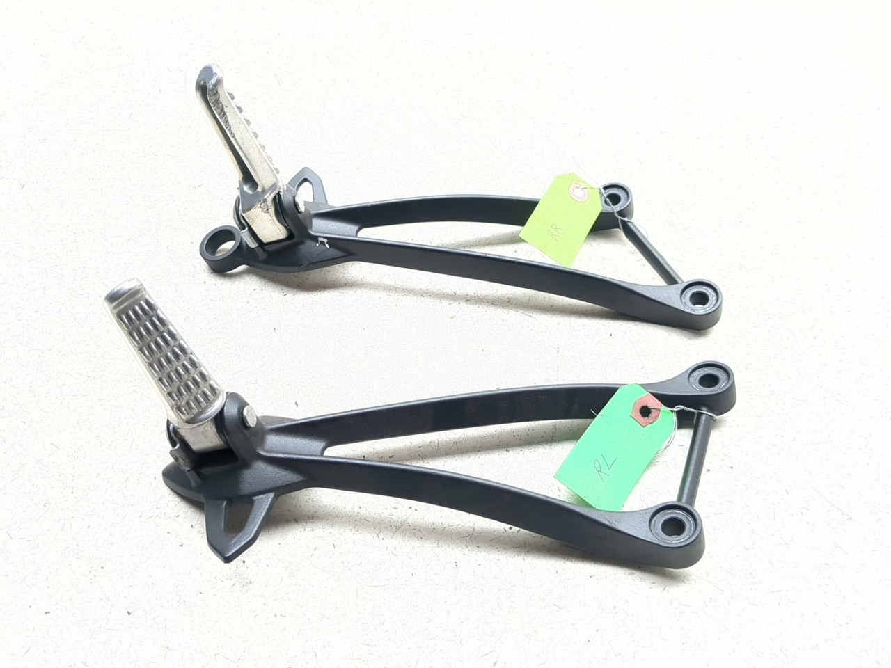 24-26 Kawasaki Ninja ZX-6R ZX600 Rear Left Right Passenger Foot