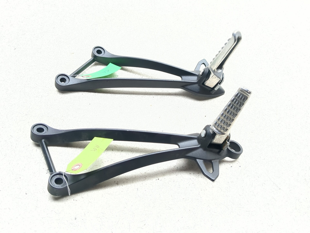 24-26 Kawasaki Ninja ZX-6R ZX600 Rear Left Right Passenger Foot