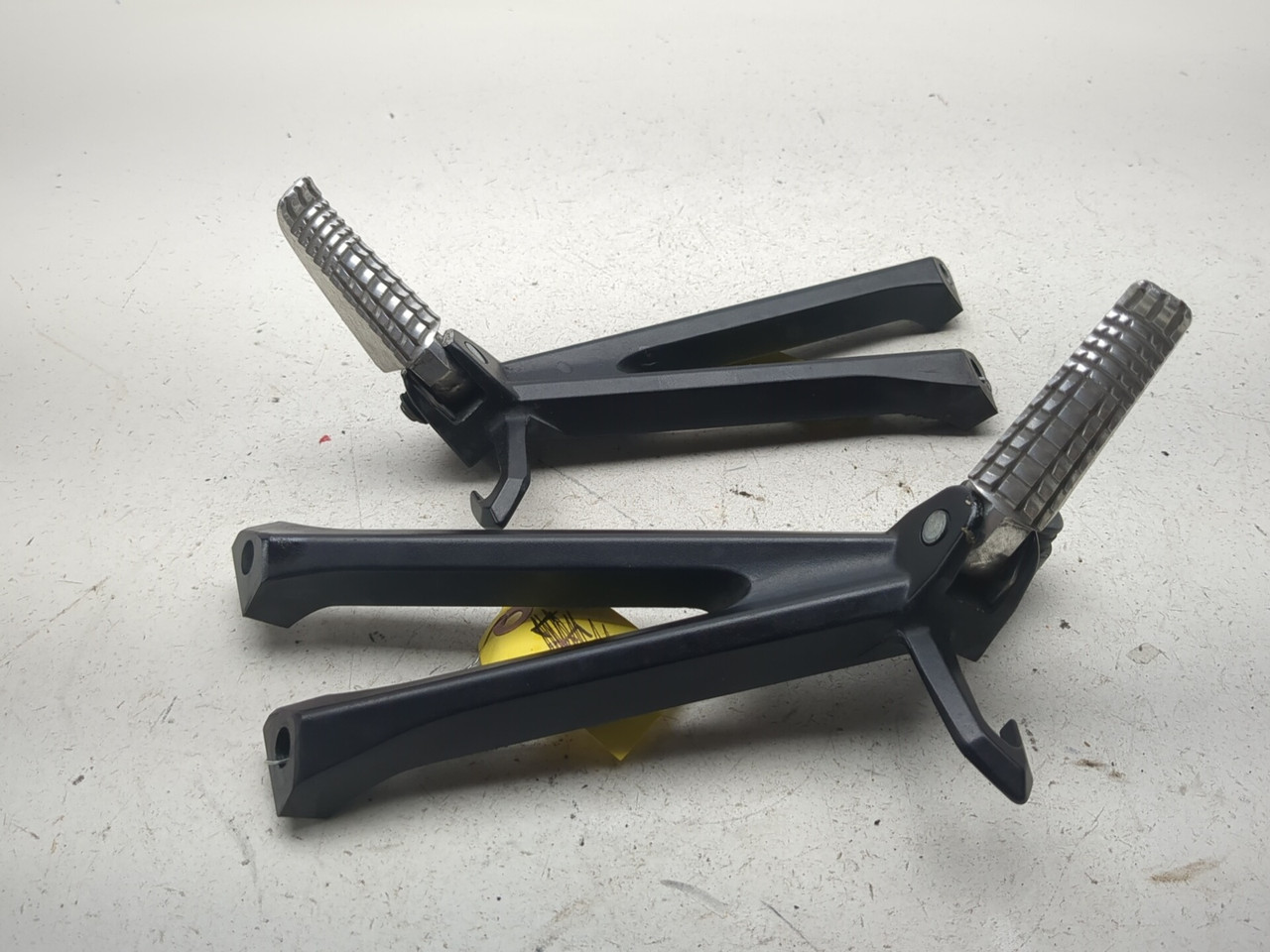 11-25 Suzuki GSXR 600 750 Rear Left Right Passenger Foot Peg Set