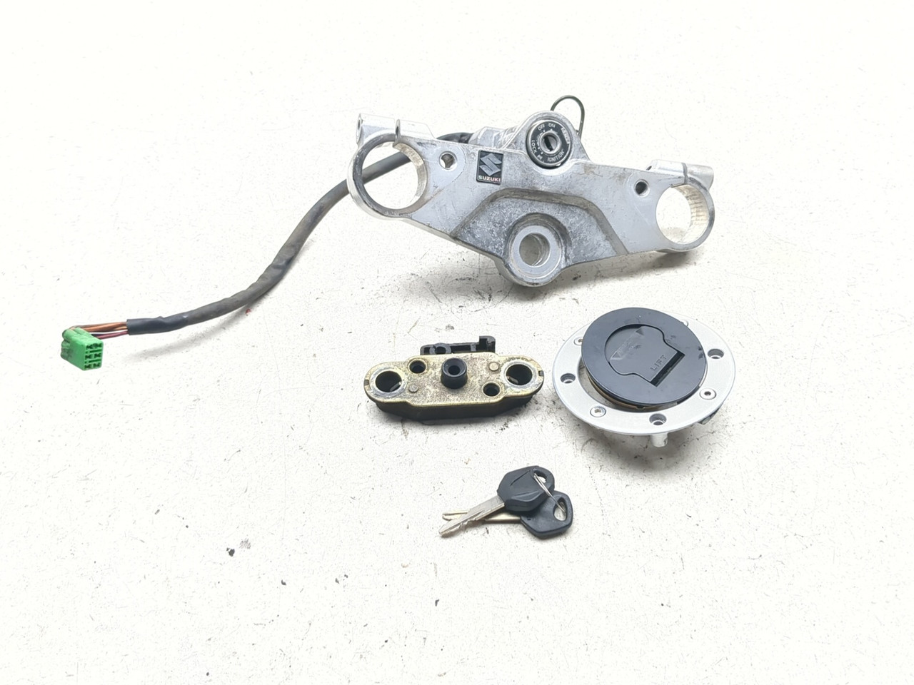 98-06 Suzuki Katana GSX 600 750 Triple Tree Ignition Gas Cap Latch