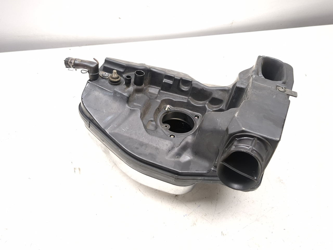 04-09 Honda VTX1300R VTX 1300 Right Air Cleaner Housing 17221-MEA