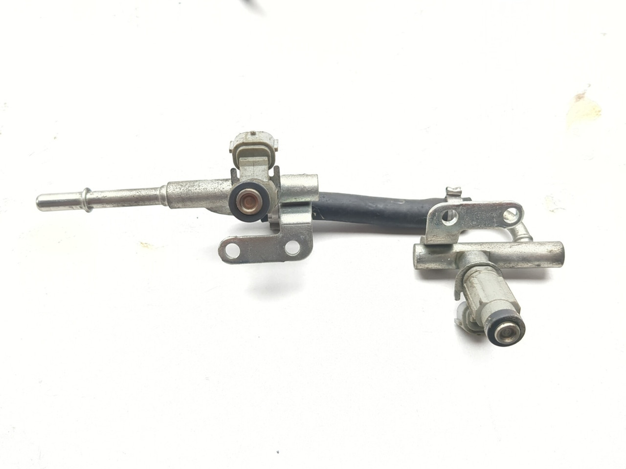 06-25 Suzuki VZR1800 M109R Boulevard Fuel Rail Injector Line Set