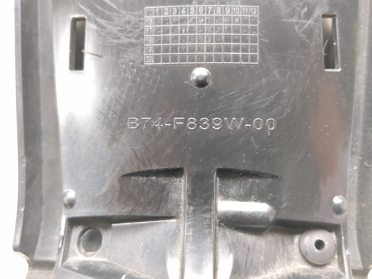17-22 Yamaha XMAX 300 CZD300 Front Left Glove Box Latch Housing