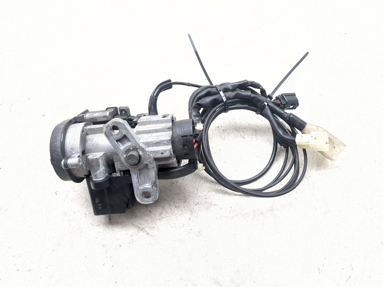 17-22 Yamaha XMAX 300 CZD300 Main Switch Assembly no Key B74-H2501