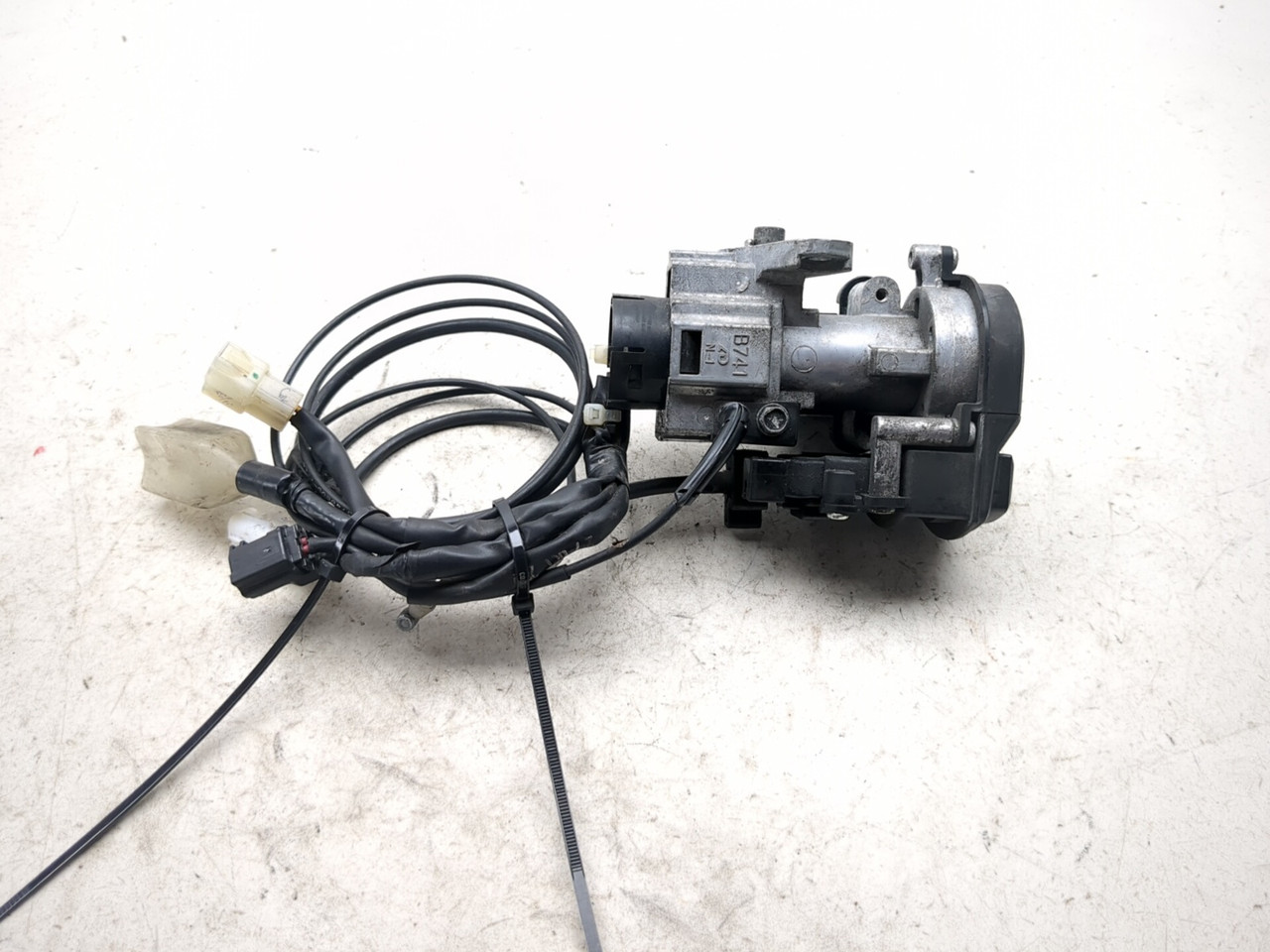 17-22 Yamaha XMAX 300 CZD300 Main Switch Assembly no Key B74-H2501