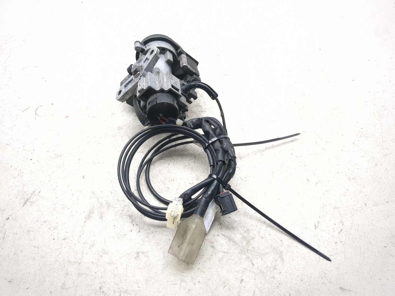 17-22 Yamaha XMAX 300 CZD300 Main Switch Assembly no Key B74-H2501